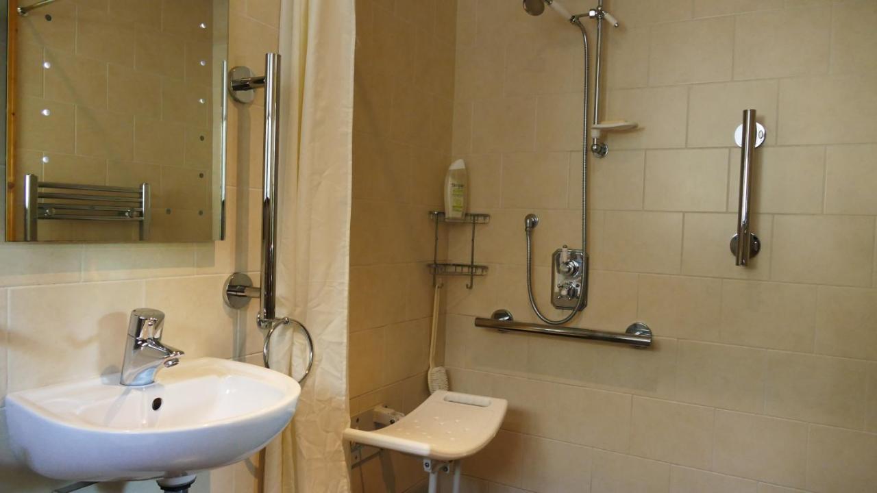 Cosy Ground Floor Disabled Friendly Room In Farm House Llandderfel Exterior foto