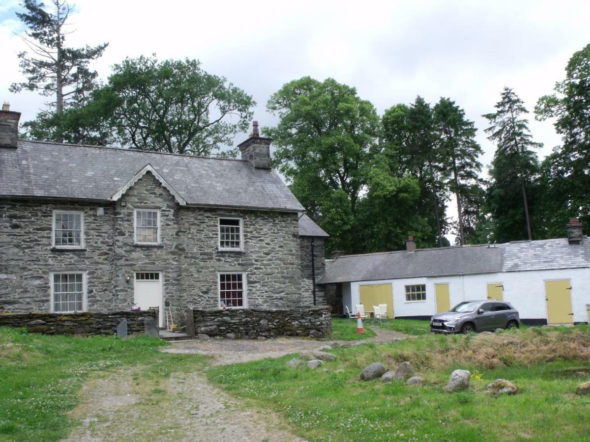 Cosy Ground Floor Disabled Friendly Room In Farm House Llandderfel Exterior foto